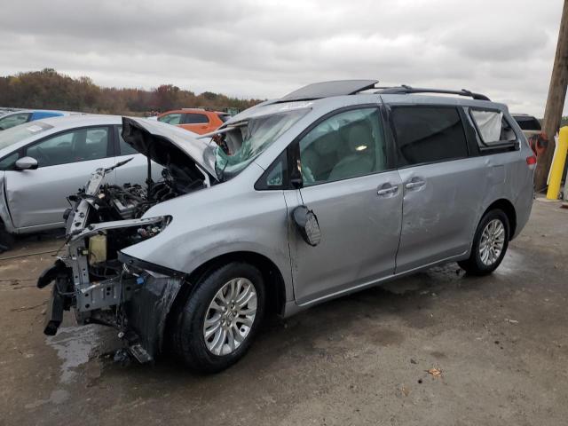 2013 TOYOTA SIENNA XLE, 