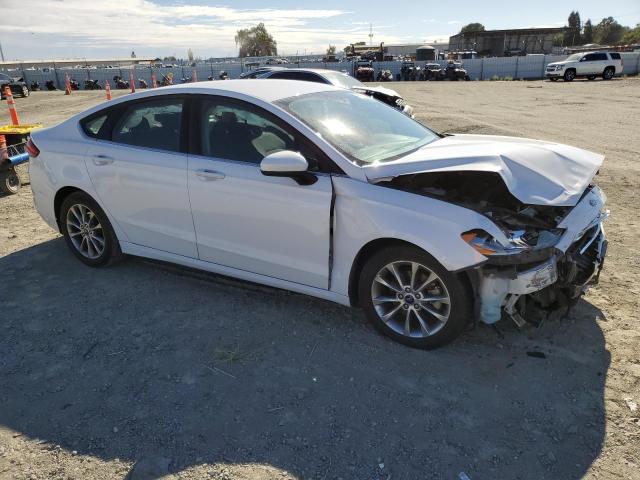 3FA6P0H78HR215988 - 2017 FORD FUSION SE WHITE photo 4