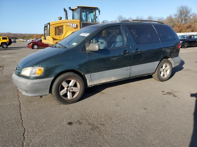 2002 TOYOTA SIENNA LE, 