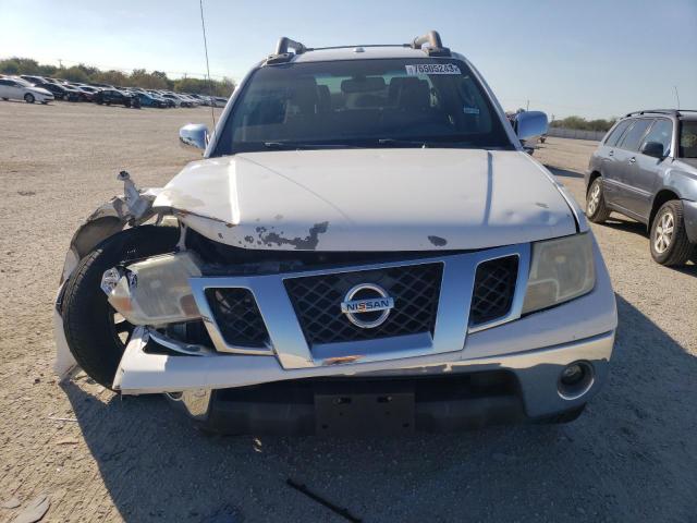 1N6AD0ER1AC431153 - 2010 NISSAN FRONTIER CREW CAB SE WHITE photo 5