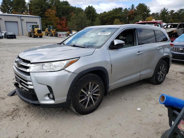 5TDJZRFHXJS526467 - 2018 TOYOTA HIGHLANDER SE SILVER photo 1