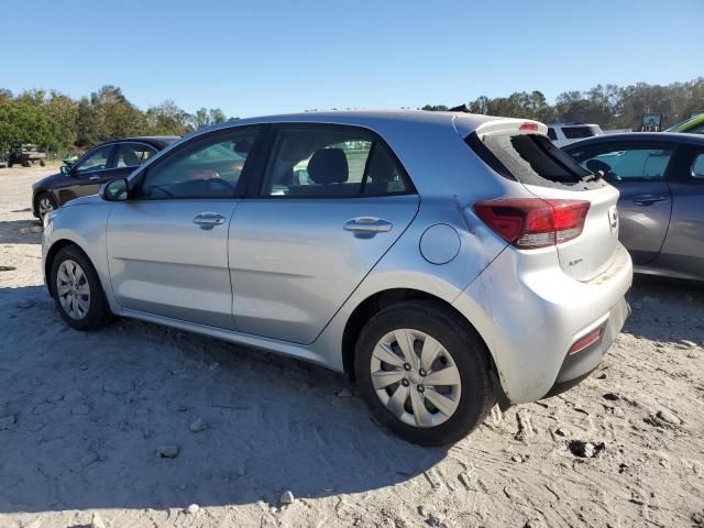 3KPA25AB2JE090398 - 2018 KIA RIO LX SILVER photo 2