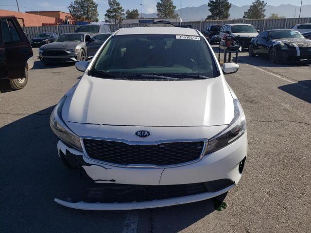 3KPFL4A76JE196894 - 2018 KIA FORTE LX WHITE photo 5