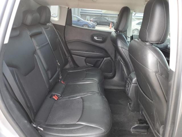 3C4NJCBB1JT438498 - 2018 JEEP COMPASS LATITUDE Argent photo 10