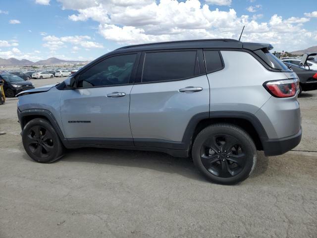 3C4NJCBB1JT438498 - 2018 JEEP COMPASS LATITUDE Argent photo 2