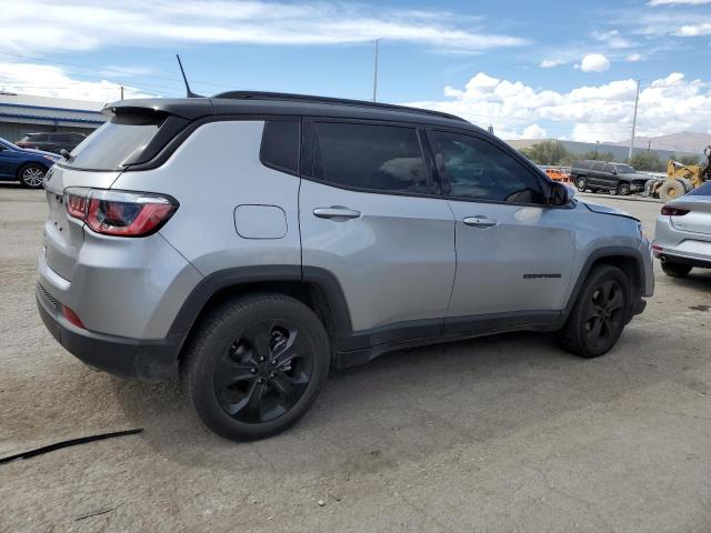 3C4NJCBB1JT438498 - 2018 JEEP COMPASS LATITUDE Argent photo 3