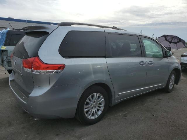 5TDYK3DC3BS147884 - 2011 TOYOTA SIENNA XLE BLUE photo 3