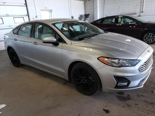 3FA6P0HD5KR229232 - 2019 FORD FUSION SE SILVER photo 4