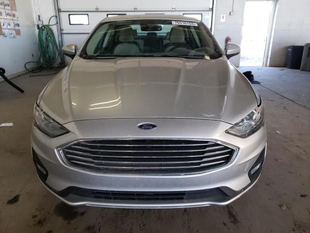 3FA6P0HD5KR229232 - 2019 FORD FUSION SE SILVER photo 5