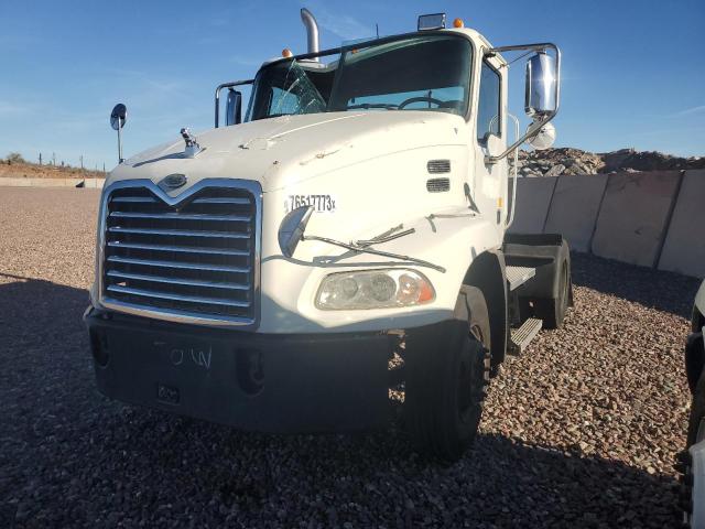 1M1AK01Y96N002778 - 2006 MACK 600 CXN600 WHITE photo 2