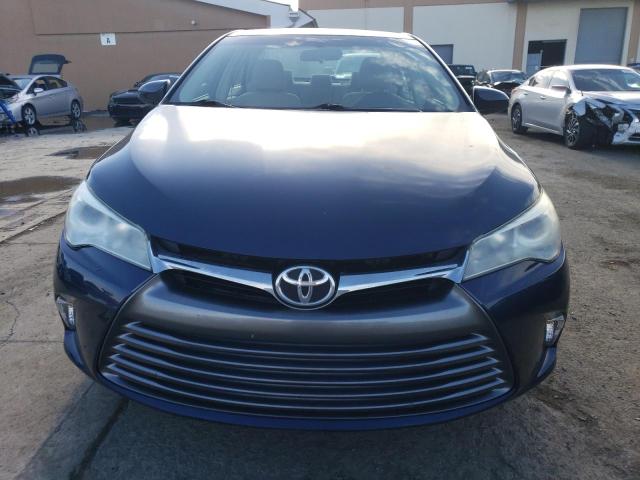 4T4BF1FK7FR503047 - 2015 TOYOTA CAMRY LE BLUE photo 5