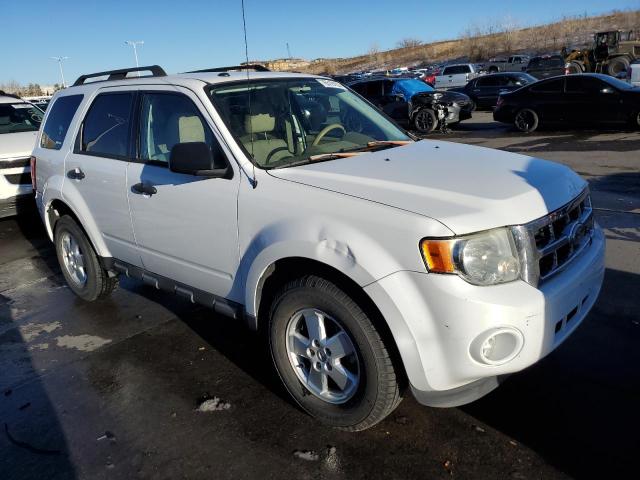 1FMCU9DG7AKD28627 - 2010 FORD ESCAPE XLT WHITE photo 4