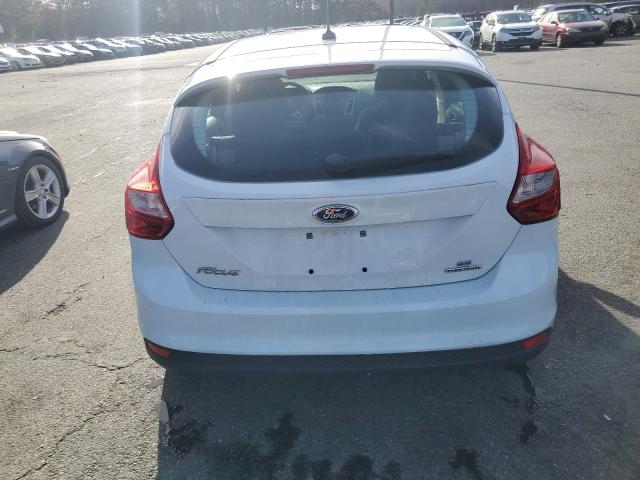 1FADP3K25EL277753 - 2014 FORD FOCUS SE WHITE photo 6