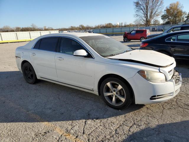 1G1ZH57B19F150402 - 2009 CHEVROLET MALIBU 1LT WHITE photo 4