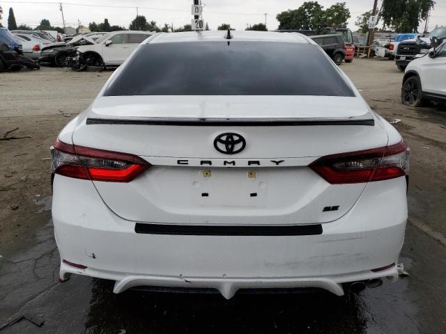 4T1G11AK4PU137961 - 2023 TOYOTA CAMRY SE NIGHT SHADE WHITE photo 6