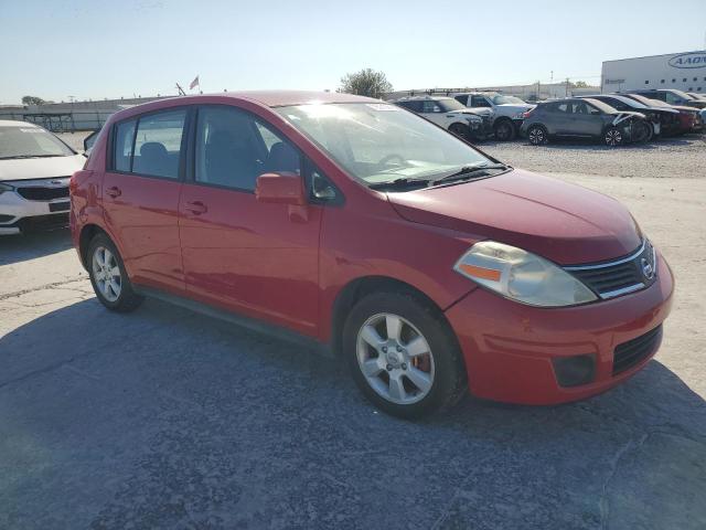 3N1BC13EX9L414435 - 2009 NISSAN VERSA S RED photo 4