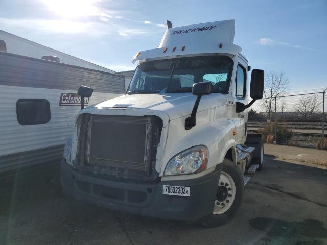 3AKBGDDV6GDHB9117 - 2016 FREIGHTLINER CASCADIA 1 WHITE photo 2