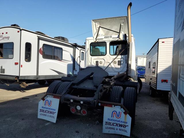 3AKBGDDV6GDHB9117 - 2016 FREIGHTLINER CASCADIA 1 WHITE photo 4