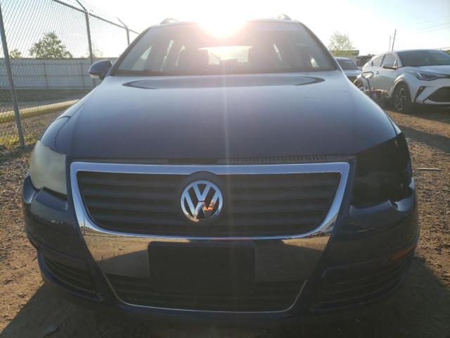 WVWXK73CX9E037516 - 2009 VOLKSWAGEN PASSAT WAGON TURBO BLUE photo 5