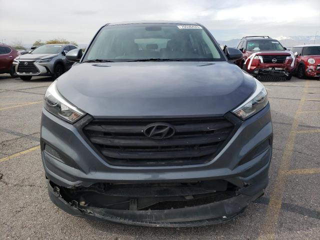 KM8J23A44HU593962 - 2017 HYUNDAI TUCSON SE GRAY photo 5