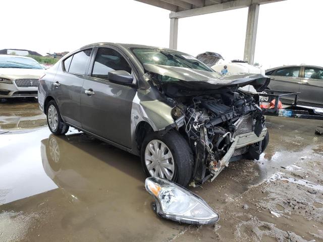 3N1CN7AP5KL841369 - 2019 NISSAN VERSA S GRAY photo 4