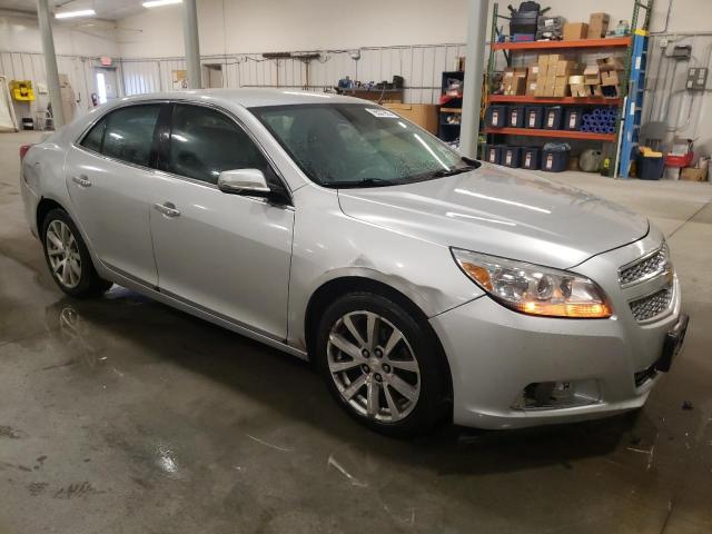 1G11H5SA3DF308324 - 2013 CHEVROLET MALIBU LTZ ვერცხლისფერი ფოტო 4