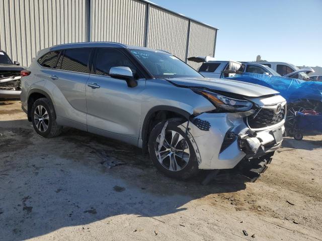 5TDHZRBH0LS021223 - 2020 TOYOTA HIGHLANDER XLE GRAY photo 4