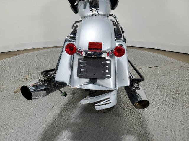 1HD1KHC10PB637372 - 2023 HARLEY-DAVIDSON FLTRX 银色 照片 11