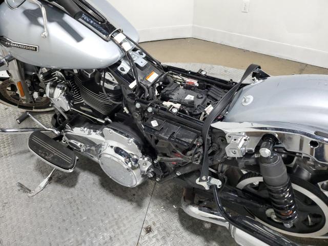 1HD1KHC10PB637372 - 2023 HARLEY-DAVIDSON FLTRX 银色 照片 9