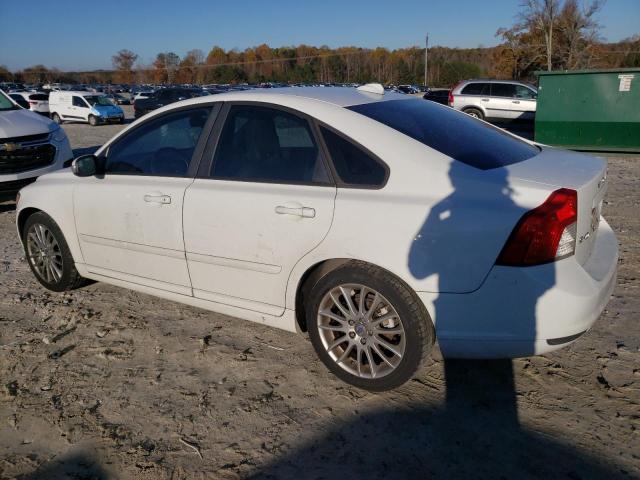 YV1382MS2A2491782 - 2010 VOLVO S40 2.4I WHITE photo 2