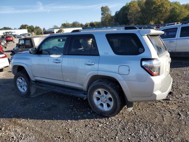 JTEMU5JR1M5901477 - 2021 TOYOTA 4RUNNER SR5/SR5 PREMIUM SILVER photo 2