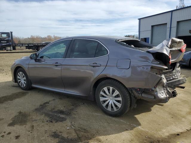 4T1B11HK4JU636685 - 2018 TOYOTA CAMRY L GRAY photo 2