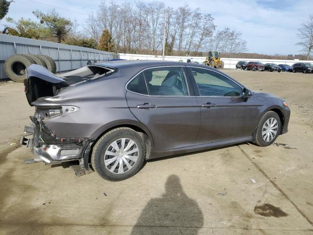 4T1B11HK4JU636685 - 2018 TOYOTA CAMRY L GRAY photo 3