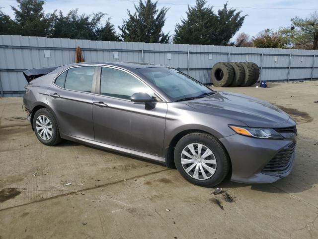 4T1B11HK4JU636685 - 2018 TOYOTA CAMRY L GRAY photo 4