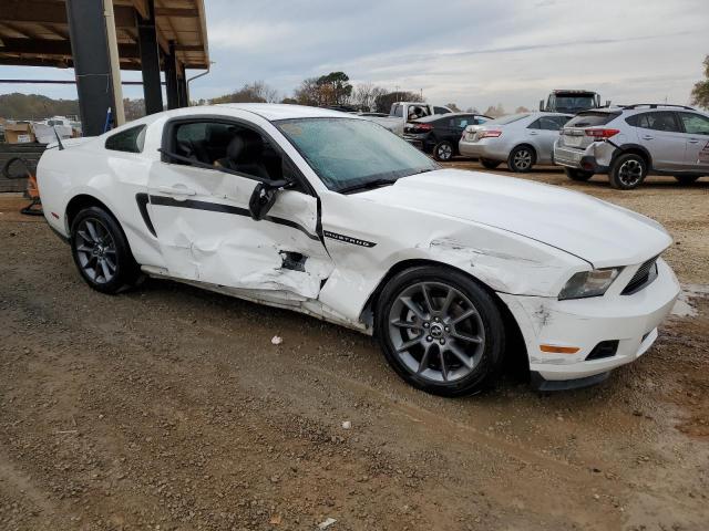 1ZVBP8AM6C5251503 - 2012 FORD MUSTANG WHITE photo 4