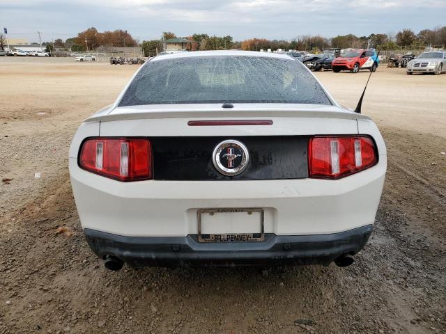 1ZVBP8AM6C5251503 - 2012 FORD MUSTANG WHITE photo 6