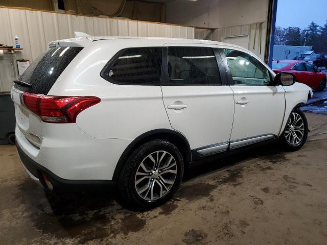 JA4AZ3A34JZ005097 - 2018 MITSUBISHI OUTLANDER SE WHITE photo 3