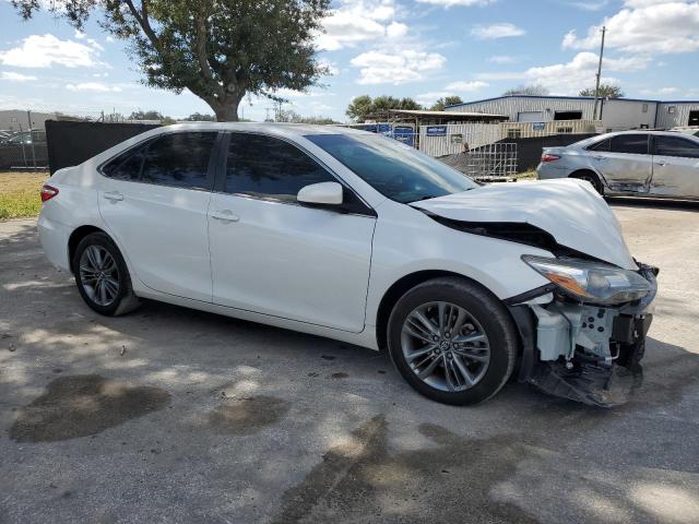 4T1BF1FK8GU255869 - 2016 TOYOTA CAMRY LE WHITE photo 4