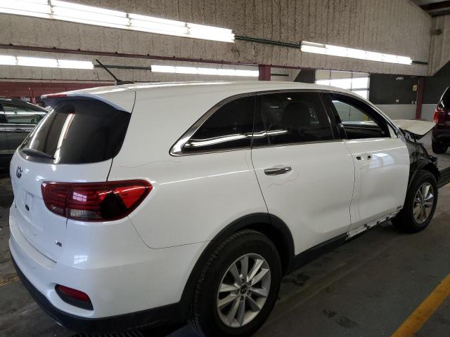 5XYPGDA51KG445856 - 2019 KIA SORENTO LX WHITE photo 3