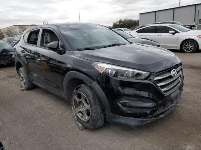 KM8J23A45HU492333 - 2017 HYUNDAI TUCSON SE BLACK photo 4