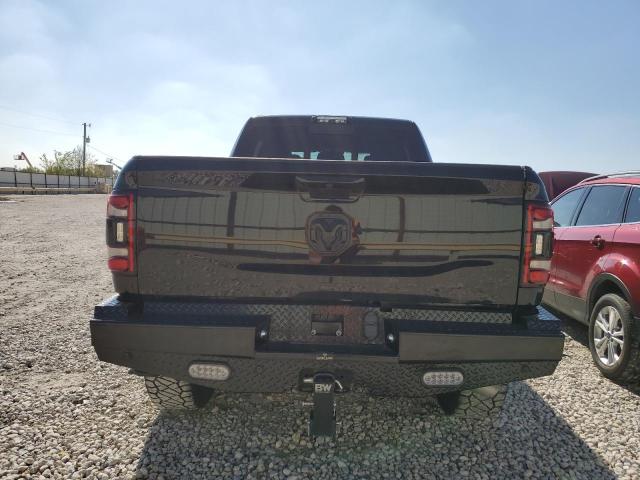 3C6UR5NLXKG653674 - 2019 RAM 2500 LARAMIE BLACK photo 4