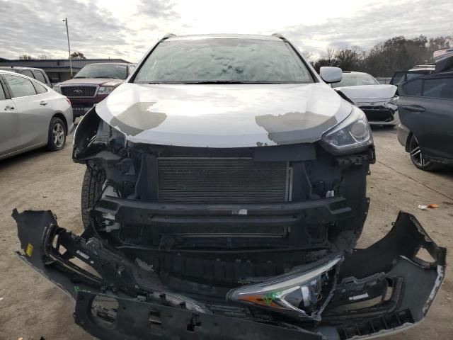 5NMZUDLB7HH045206 - 2017 HYUNDAI SANTA FE S WHITE photo 5