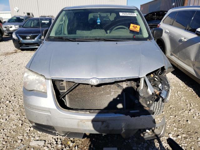 2A8HR44H98R799514 - 2008 CHRYSLER TOWN & COU LX SILVER photo 5