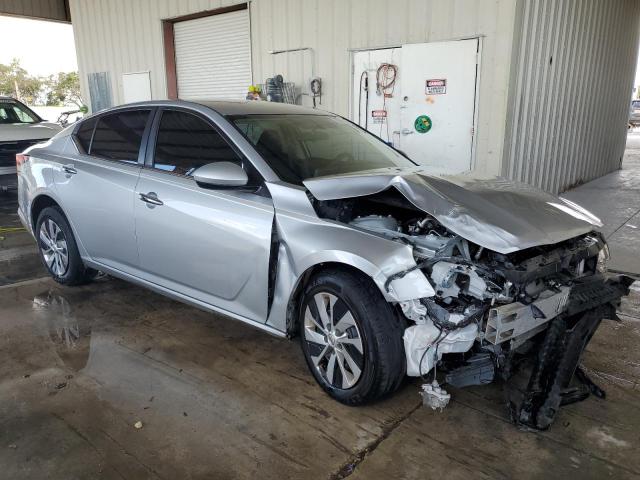 1N4BL4BV6KC127360 - 2019 NISSAN ALTIMA S SILVER photo 4