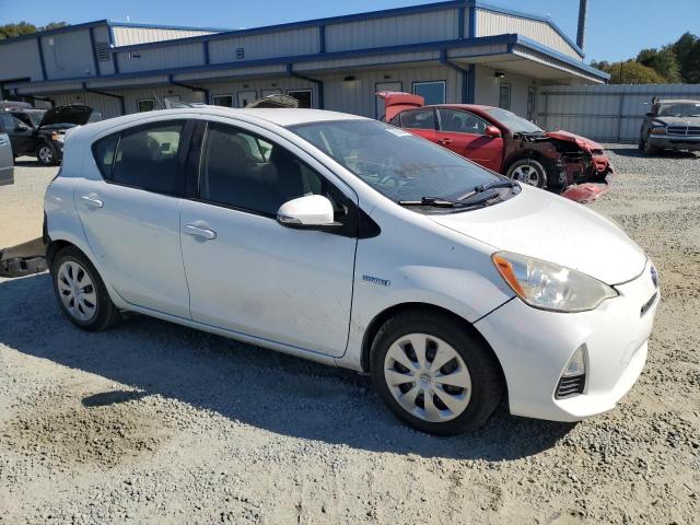 JTDKDTB3XD1057456 - 2013 TOYOTA PRIUS C WHITE photo 4