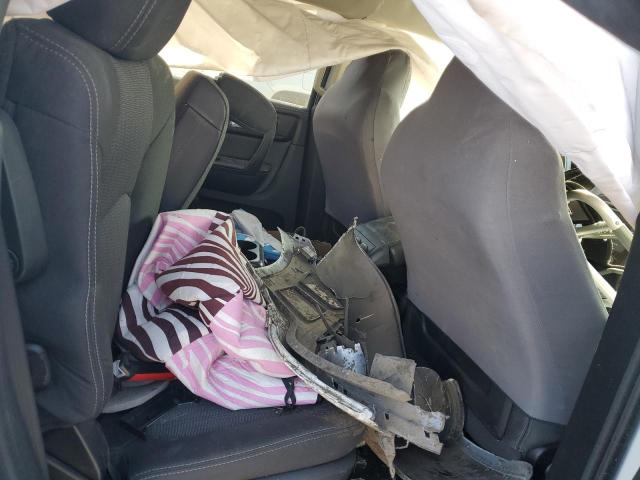 1GNKRGKD2HJ135596 - 2017 CHEVROLET TRAVERSE LT WHITE photo 10