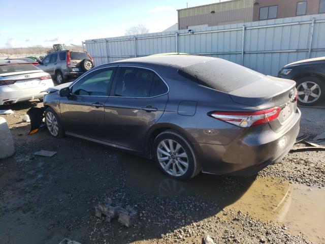 4T1B11HK6JU060212 - 2018 TOYOTA CAMRY L GRAY photo 2