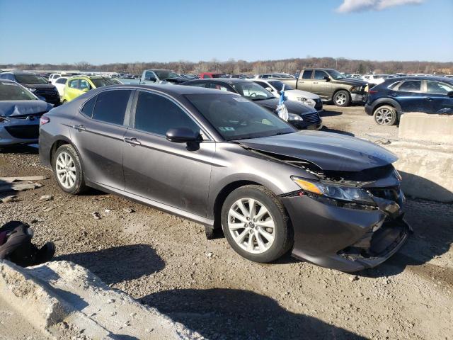 4T1B11HK6JU060212 - 2018 TOYOTA CAMRY L GRAY photo 4