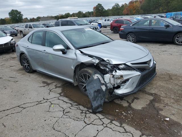 4T1G11AK6NU644132 - 2022 TOYOTA CAMRY SE SILVER photo 4