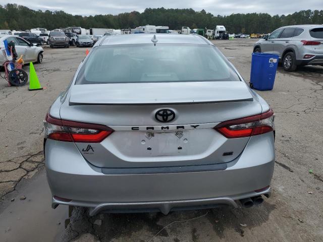 4T1G11AK6NU644132 - 2022 TOYOTA CAMRY SE SILVER photo 6